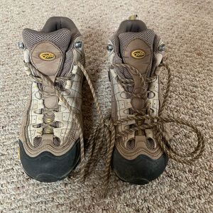 Oboz hiking boot size 9